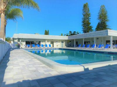 Photo 4 of 14 of home located at 224 W. Erie Drive Fort Pierce, FL 34946