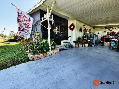 Photo 2 of 30 of home located at 2321 Lakeside Drive Leesburg, FL 34788