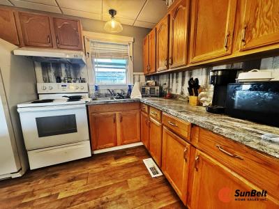 Photo 3 of 22 of home located at 7 Orange Street Deland, FL 32724