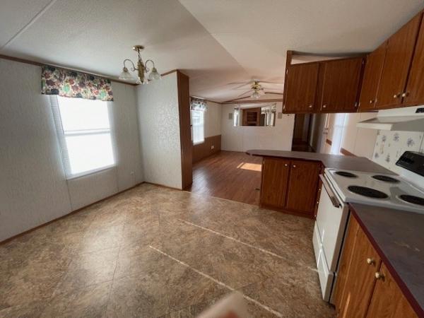 1998 Oakwood Manufactured Home