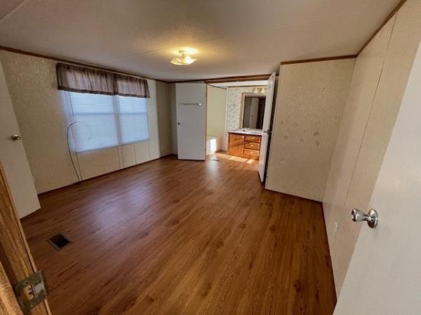 1998 Oakwood Manufactured Home