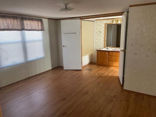 1998 Oakwood Manufactured Home