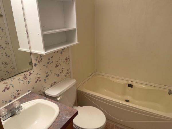 1998 Oakwood Manufactured Home