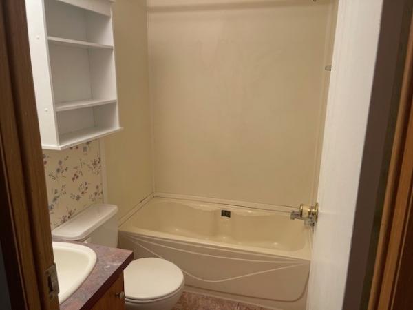 1998 Oakwood Manufactured Home