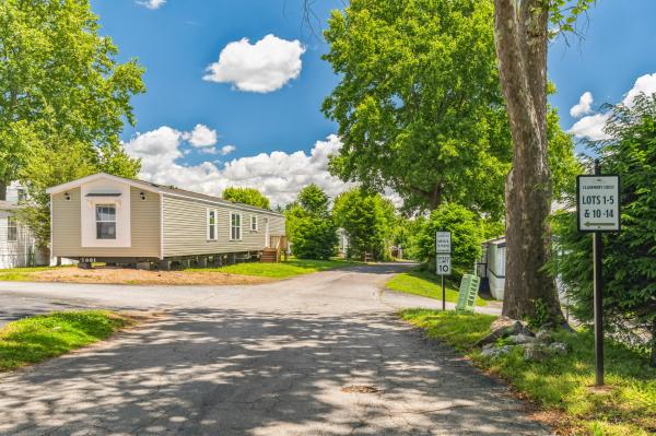 1998 Oakwood Manufactured Home