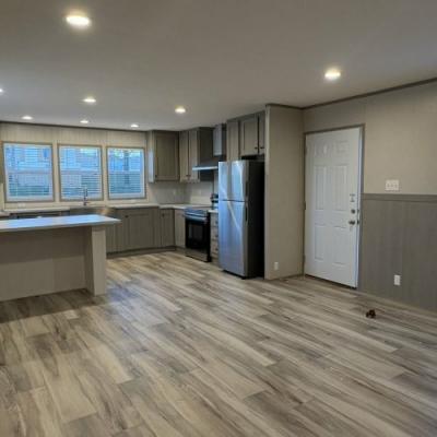 Photo 4 of 22 of home located at 2319 Greensburg Rd #14 Campbellsville, KY 42718