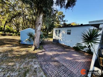 Photo 4 of 26 of home located at 1632 Cochise Trail Leesburg, FL 34748