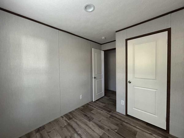 2025 Commodore Mobile Home