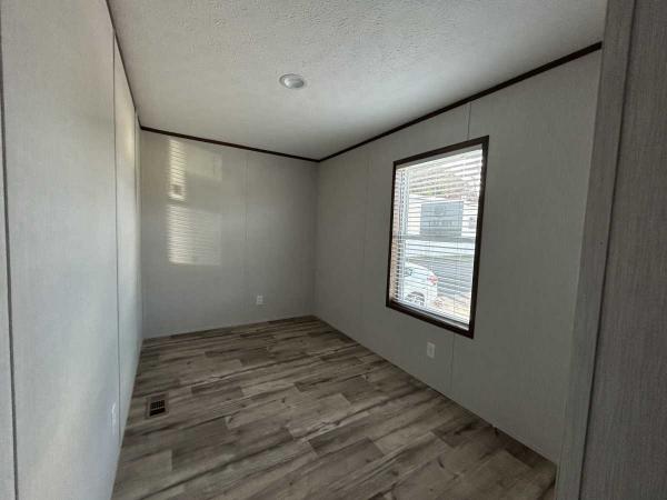 2025 Commodore Mobile Home