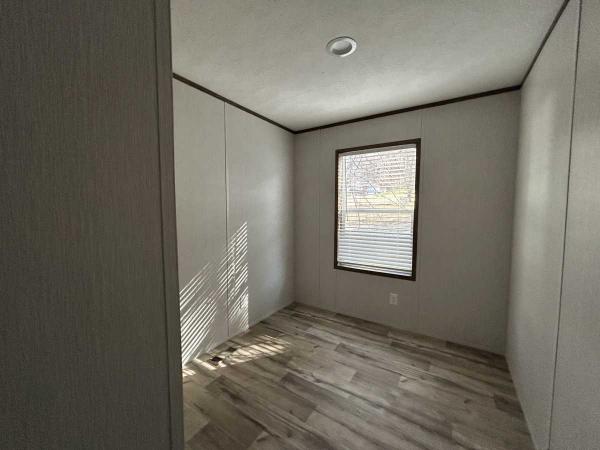 2025 Commodore Mobile Home