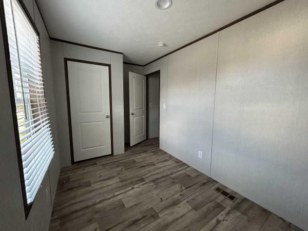 2025 Commodore Mobile Home