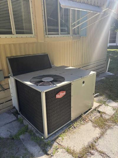 Photo 4 of 19 of home located at 222 W Caribbean Port St Lucie, FL 34952