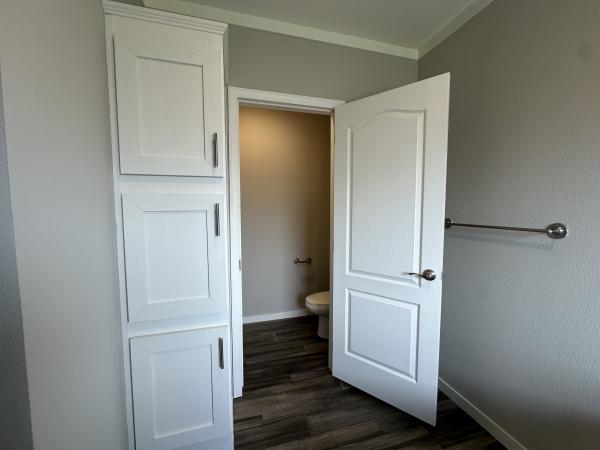 2021 Clayton 32DEV28603AH21 Mobile Home