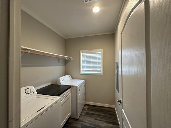 2021 Clayton 32DEV28603AH21 Mobile Home