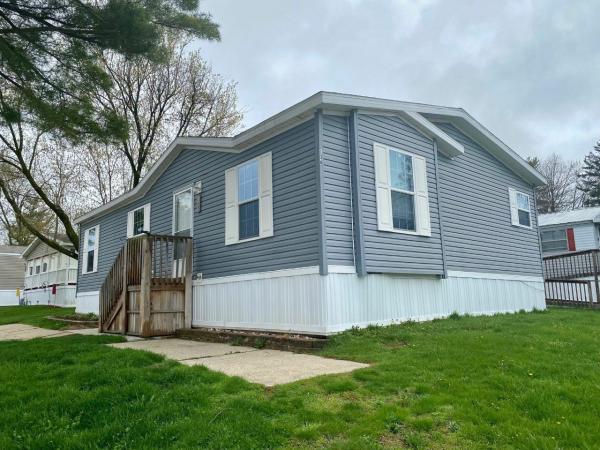 Photo 1 of 2 of home located at 16400 Upton Rd #136 East Lansing, MI 48823