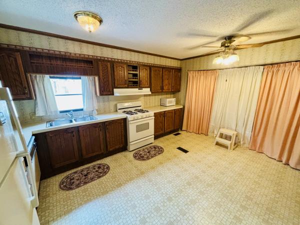 1988 Victorian mobile Home