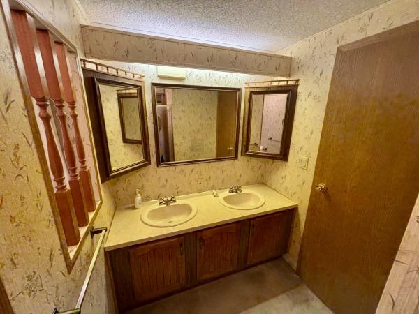 1988 Victorian mobile Home