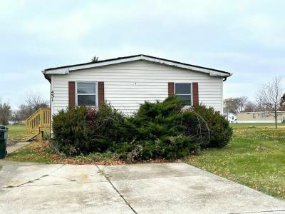 Photo 2 of 17 of home located at 431 Alanna Lane Lynwood, IL 60411