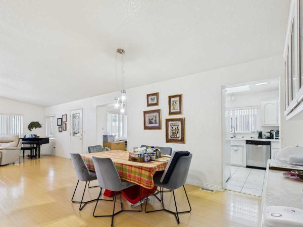 2004 Hallmark-Southwest 34-1759 Manufactured Home