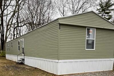 Mobile Home at 40 Echo Lake W Dr Mooresville, IN 46158