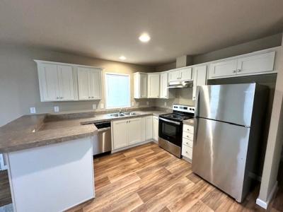 Photo 3 of 7 of home located at 4882 Lancaster Dr NE Sp. #36 Salem, OR 97305