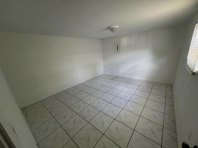 Photo 4 of 7 of home located at 13171 SW 4th Court Davie, FL 33325