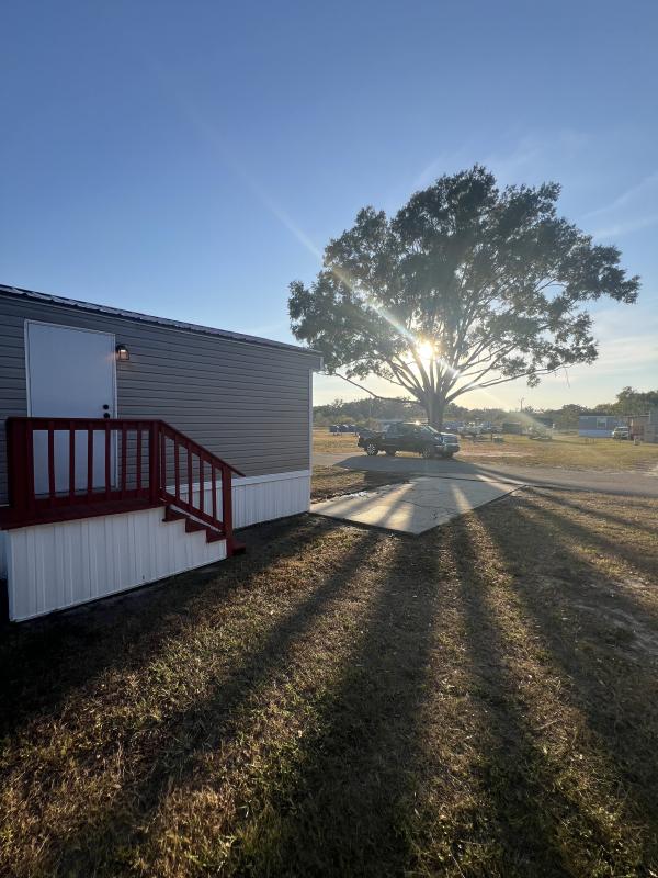 Photo 1 of 2 of home located at 10319 Rangeline Rd Thonotosassa, FL 33559