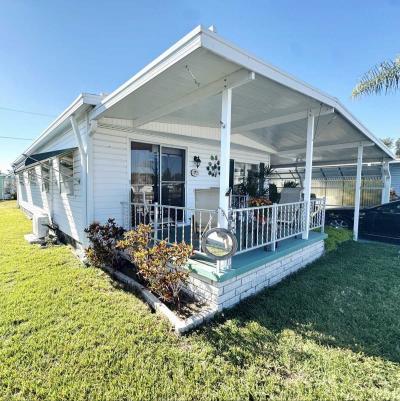 Photo 6 of 30 of home located at 16416 Us 19 N Clearwater, FL 33964