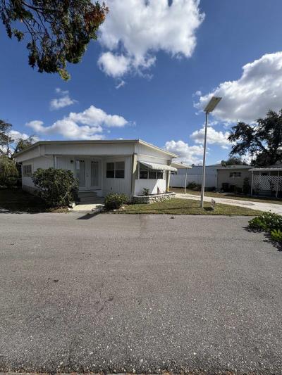 Photo 2 of 16 of home located at 3223 N Lockwood Ridge Rd #27 Sarasota, FL 34234