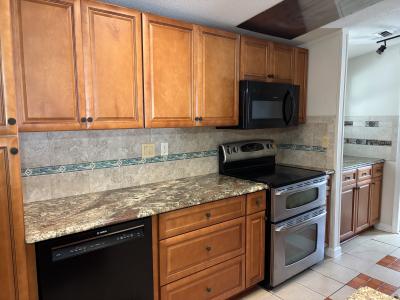 Photo 5 of 11 of home located at 759 Pleasantview Dr Auburndale, FL 33823