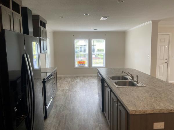 2018 Champion SIG4523A 2BED/DEN Mobile Home