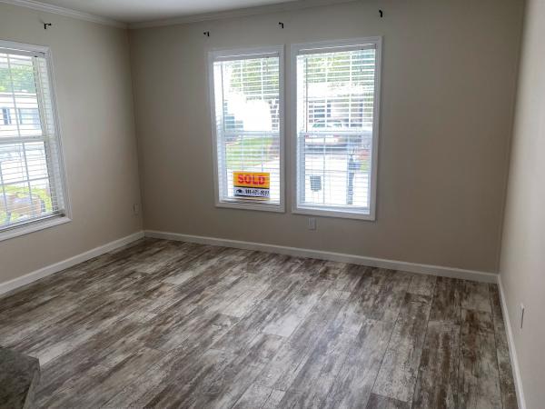 2018 Champion SIG4523A 2BED/DEN Mobile Home