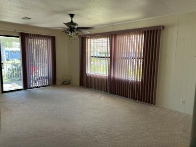 Photo 5 of 10 of home located at 1135 Hudson Way Grand Island, FL 32735