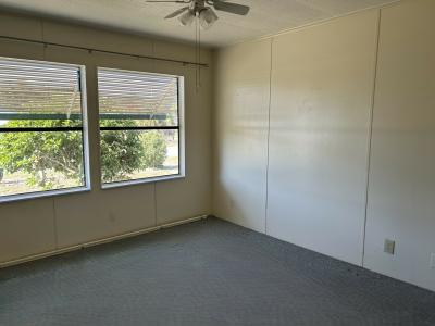 Photo 5 of 9 of home located at 1135 Hudson Way Grand Island, FL 32735