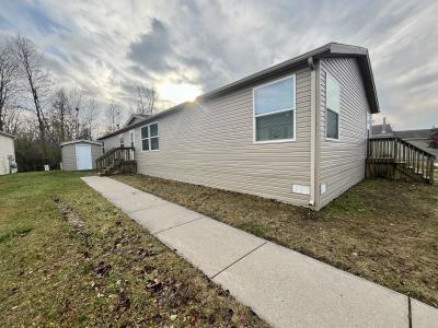 Photo 5 of 11 of home located at 24585 Manchester Drive Brownstown, MI 48134