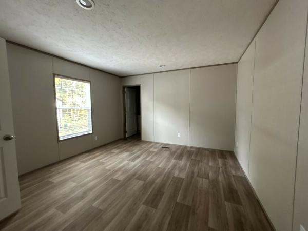 2025 Clayton 34CCS28483AH25 Mobile Home