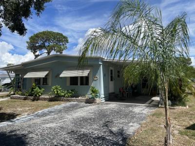 Photo 5 of 20 of home located at 36014 Cherry Avenue Grand Island, FL 32735