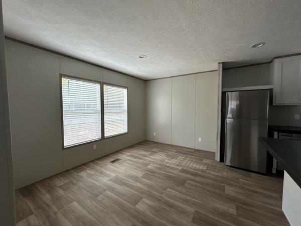 2025 Clayton 34CCS28483AH25 Mobile Home