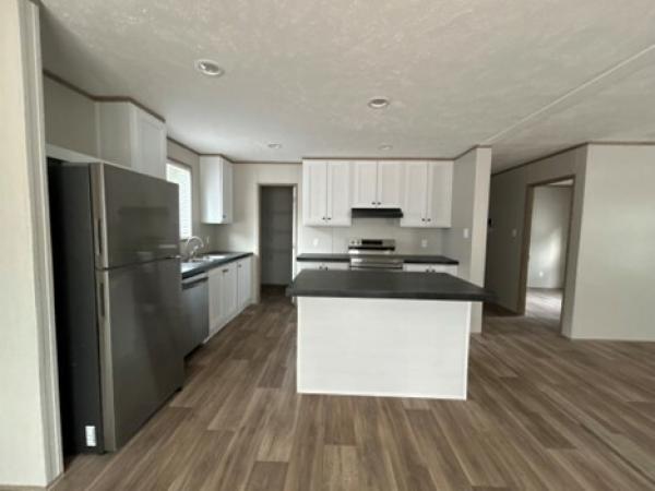 2025 Clayton 34CCS28483AH25 Mobile Home