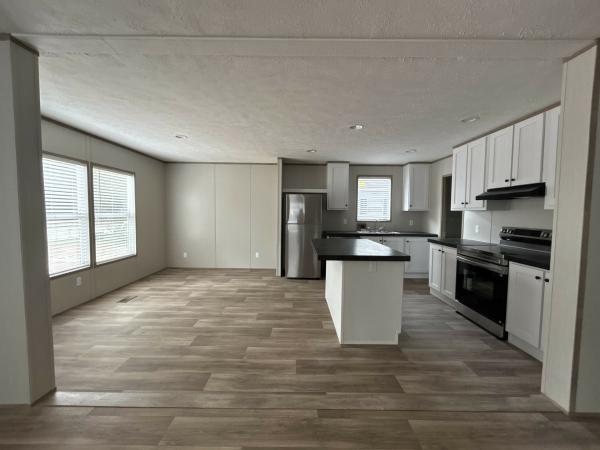 2025 Clayton 34CCS28483AH25 Mobile Home