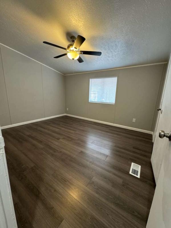 2002 Eaton Mobile Home