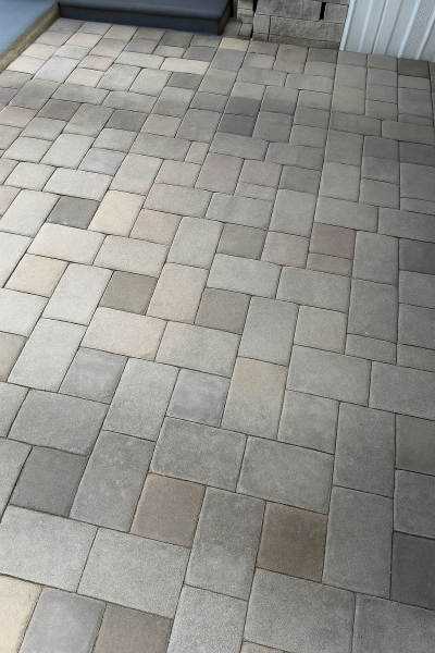 Photo 5 of 30 of home located at 842 Walker Dr Tampa, FL 33613