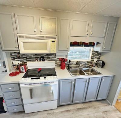 Photo 5 of 30 of home located at 16416 Us 19 N Clearwater, FL 33764