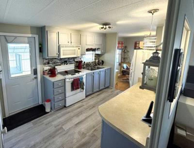 Photo 4 of 30 of home located at 16416 Us 19 N Clearwater, FL 33764