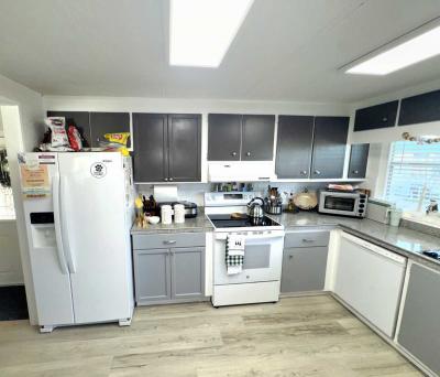 Photo 4 of 29 of home located at 7100 Ulmerton Rd. Largo, FL 33771