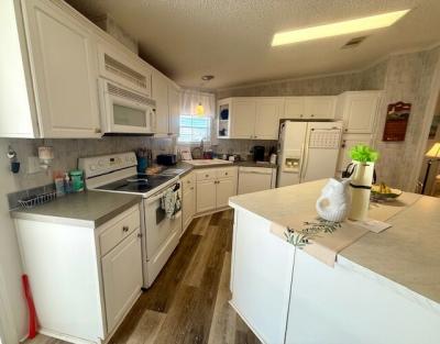 Photo 4 of 20 of home located at 2550 State Rd. 580 #0185 Clearwater, FL 33761