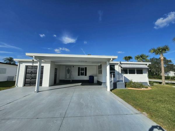 Photo 1 of 2 of home located at 613 Wilderness Circle Sebring, FL 33872