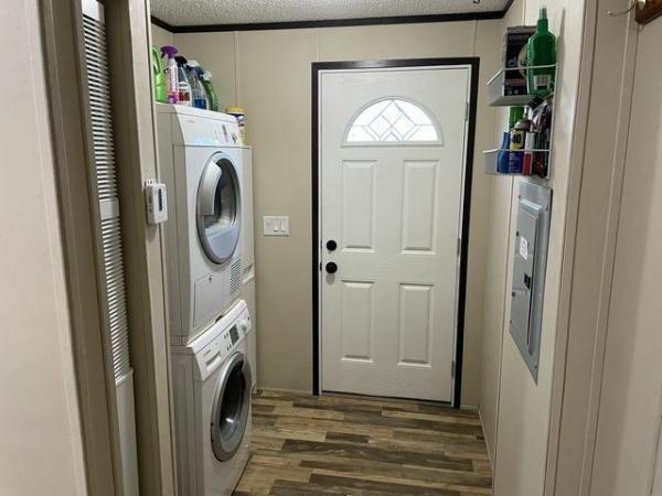 2015 Mojave 6763B Mobile Home