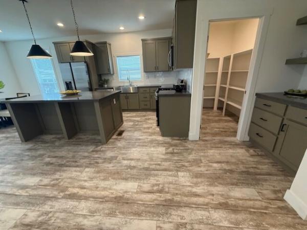 2025 71HIP28563CH25 Mobile Home