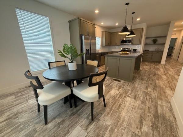 2025 71HIP28563CH25 Mobile Home